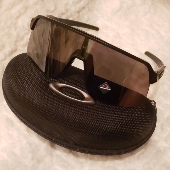 Oakley Men’s sunglasses. New & never worn. Come with case. - Picture 1 of 3